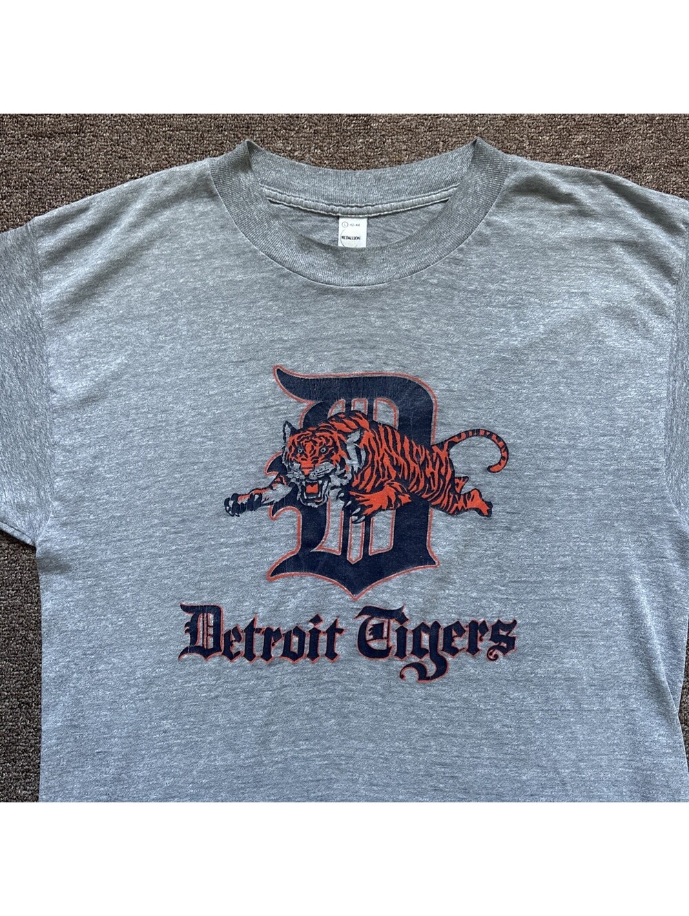 RARE Vintage Detroit Tigers Baseball MLB Gray Cotton Graphic T-Shirt Sz M-L SS - Picture 2 of 8